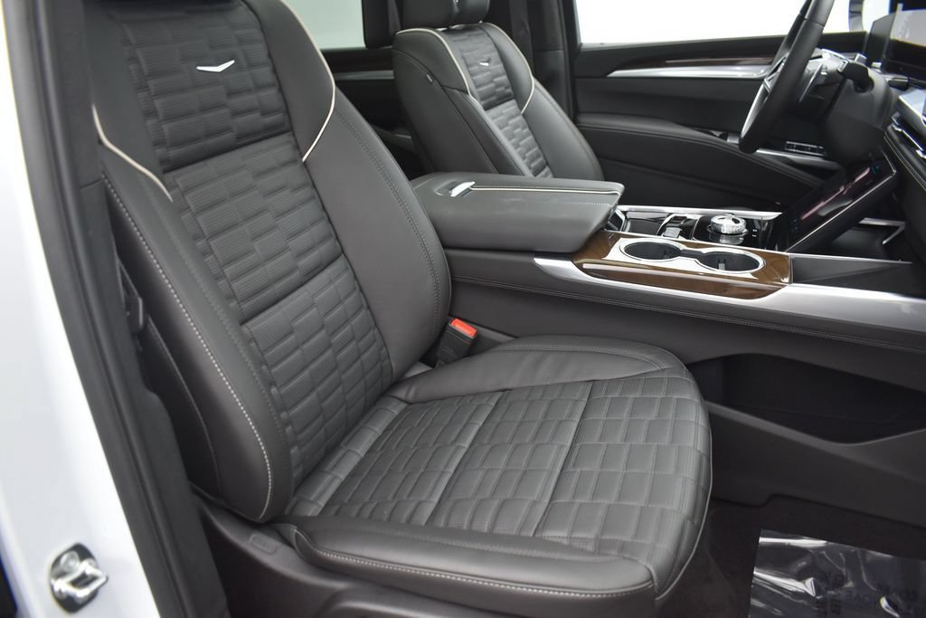 Certified 2026 Cadillac Escalade ESV Platinum Sport w/ LPO, ONYX Package AWD/4WD image 40