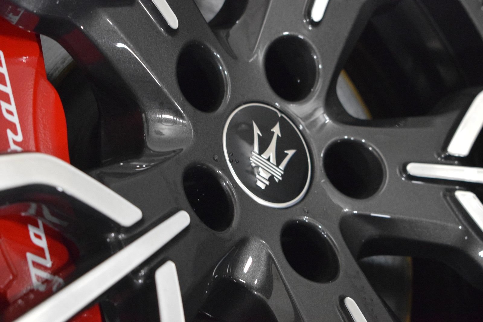 Certified 2024 Maserati Grecale Modena AWD/4WD image 19