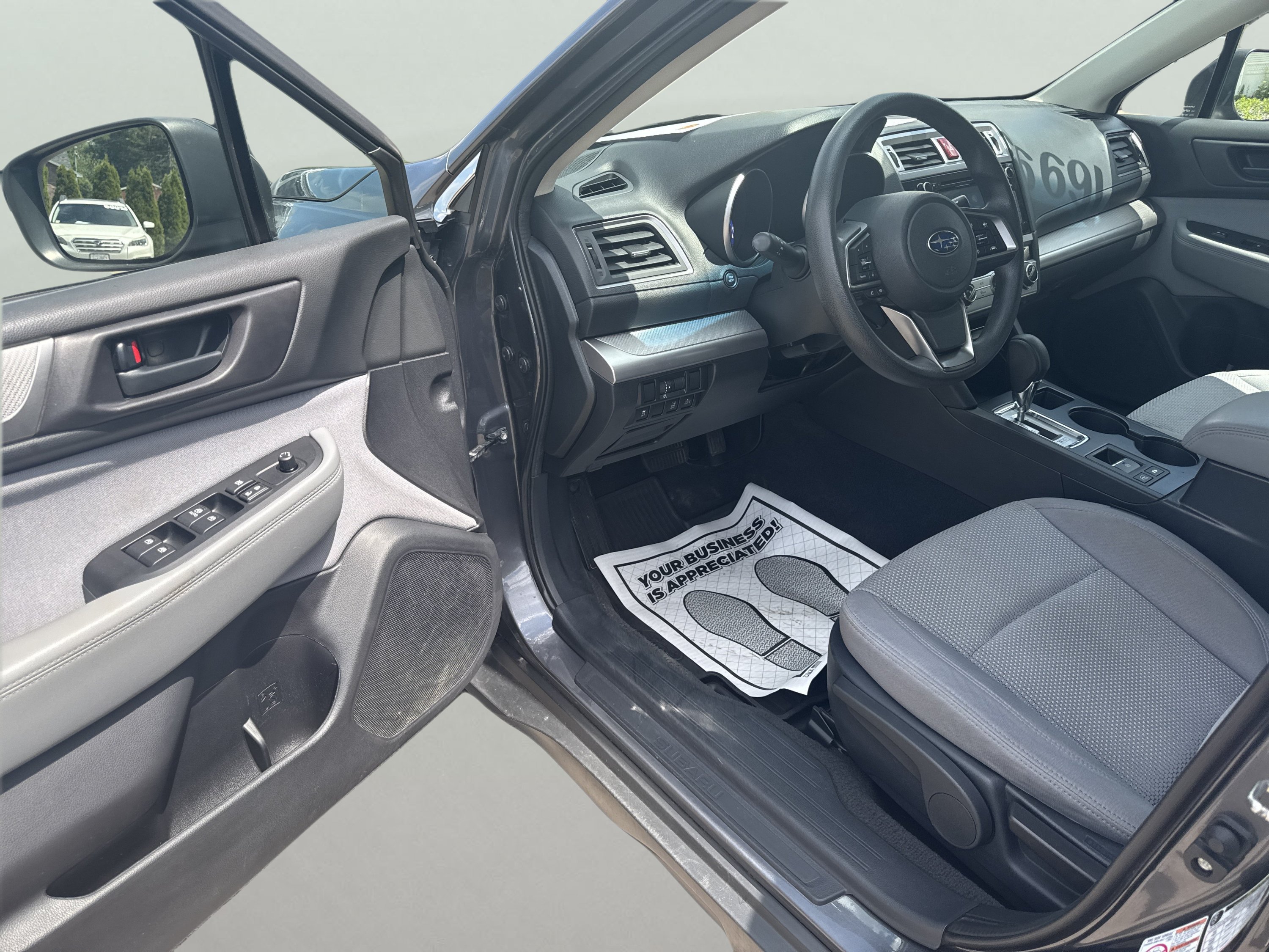 Used 2019 Subaru Outback 2.5i AWD/4WD image 11