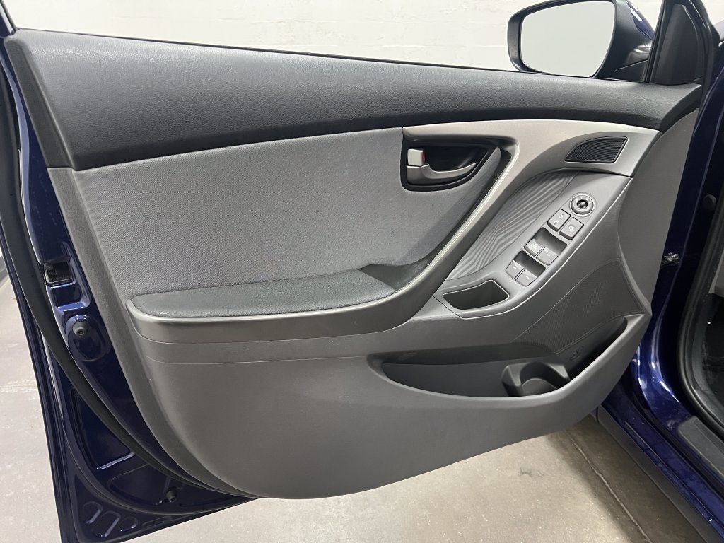 Used 2013 Hyundai Elantra GLS w/ Preferred Pkg FWD image 10