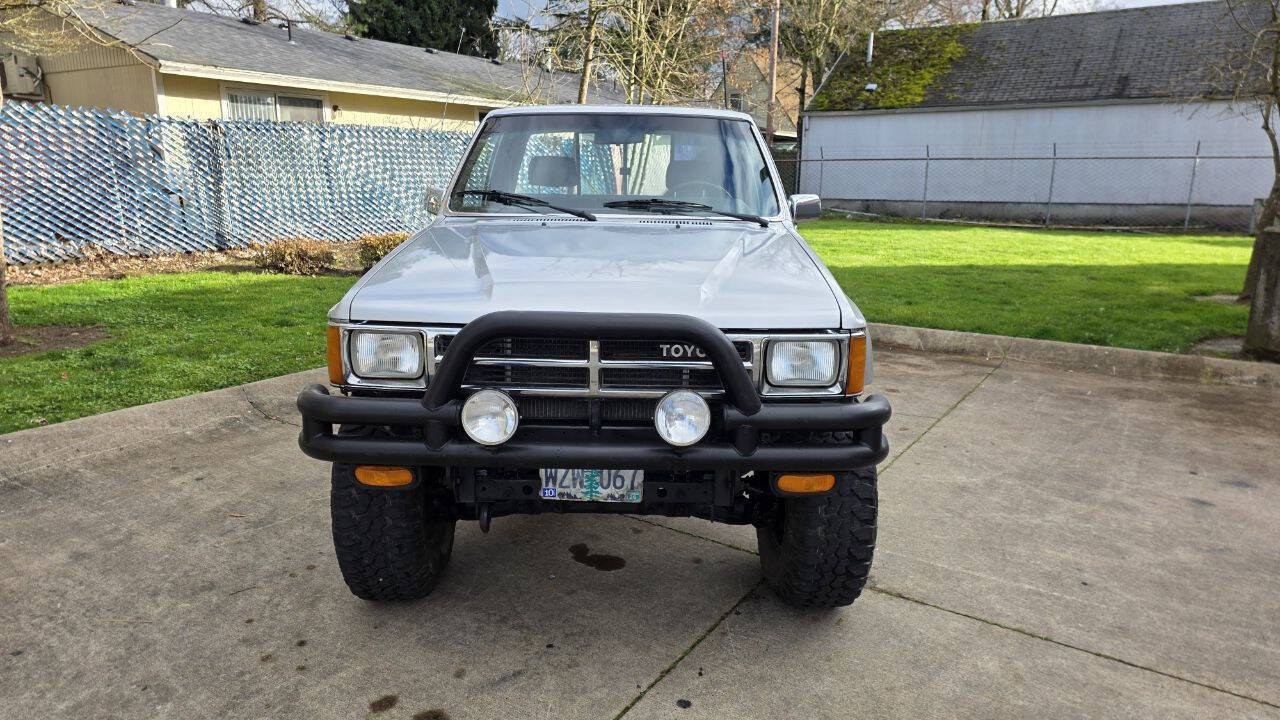 Used 1987 Toyota Pickup Deluxe AWD/4WD image 2