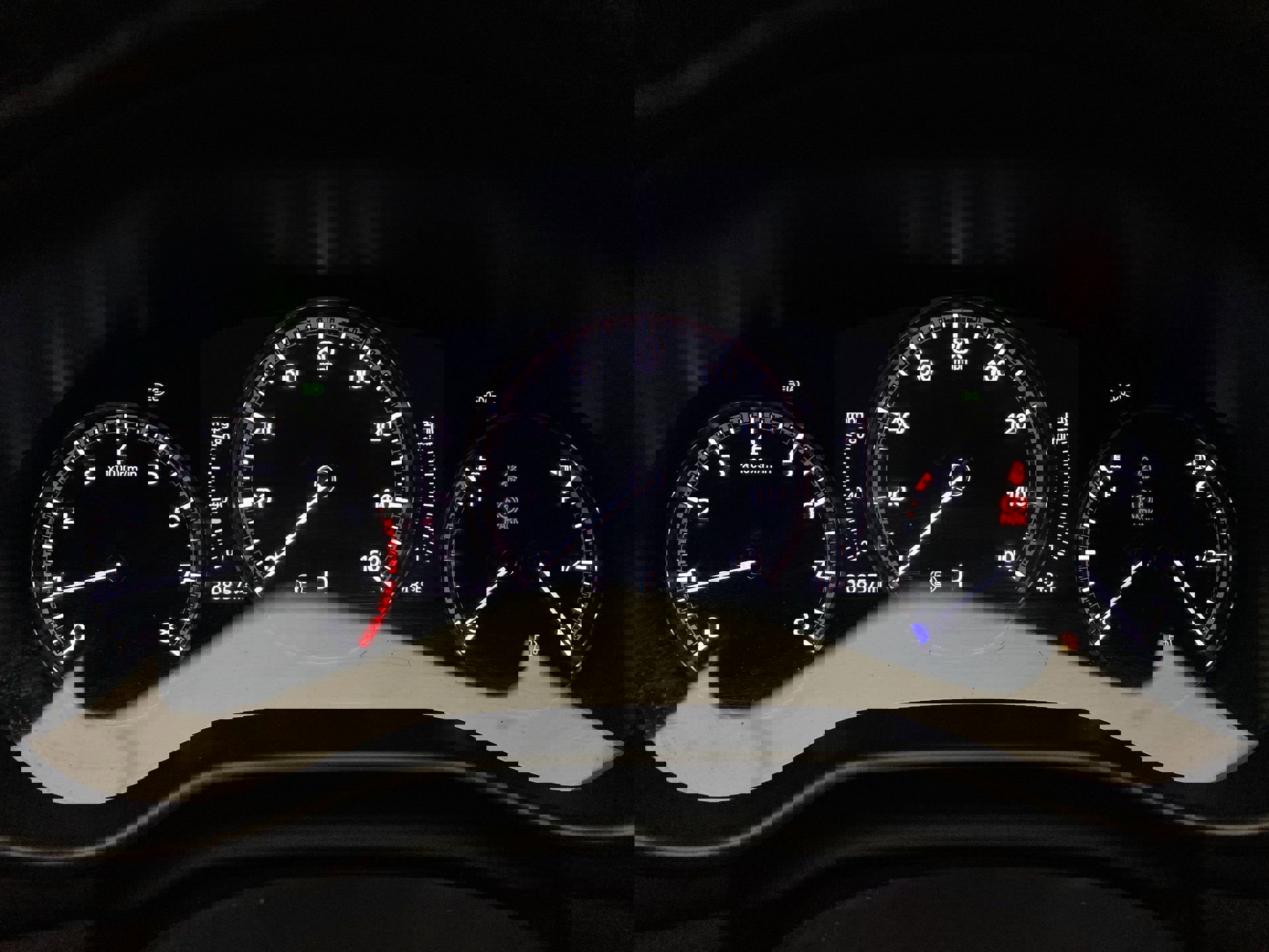 Used 2021 MAZDA MAZDA3 Hatchback w/Premium Plus Pkg image 13