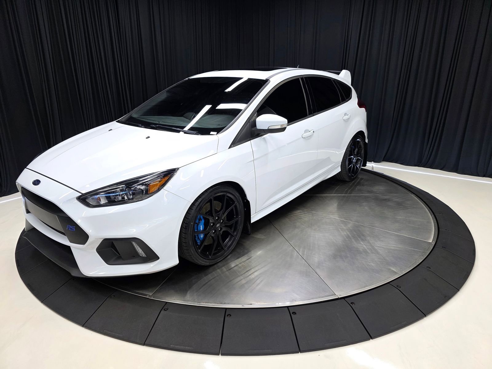 Used 2017 Ford Focus RS AWD/4WD image 9