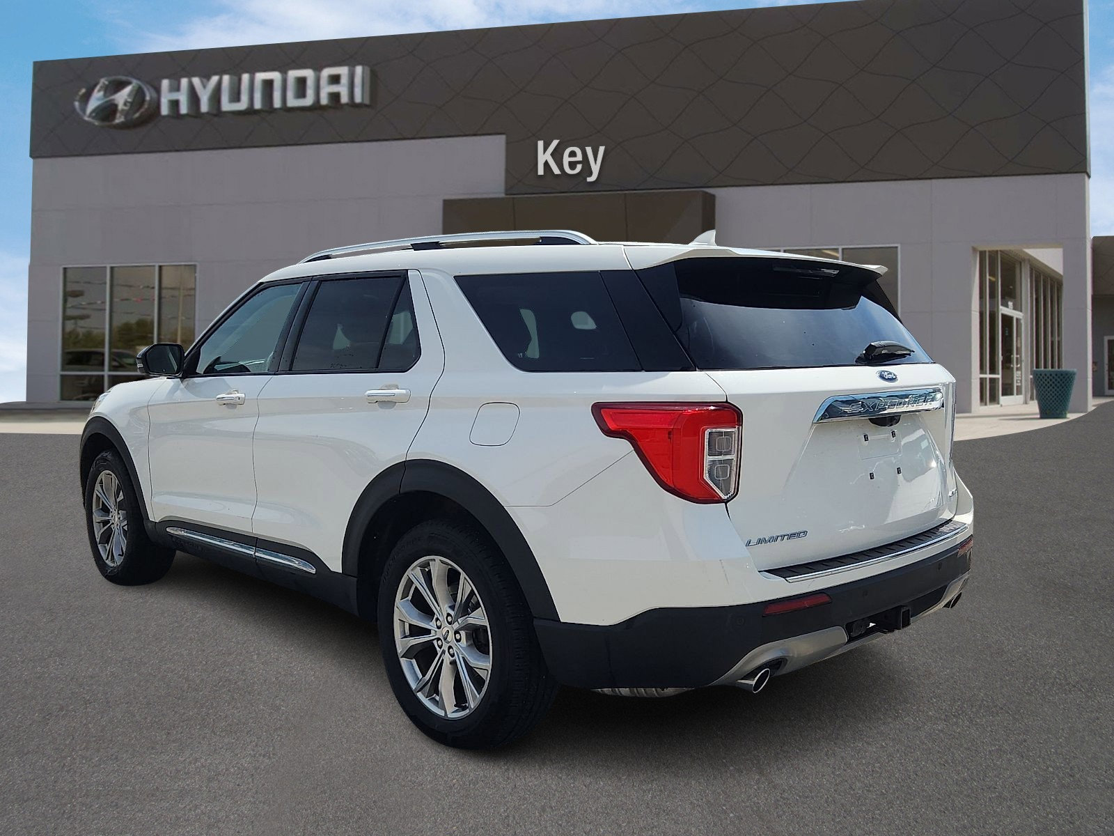 Used 2021 Ford Explorer Limited w/ Equipment Group 301A AWD/4WD image 5