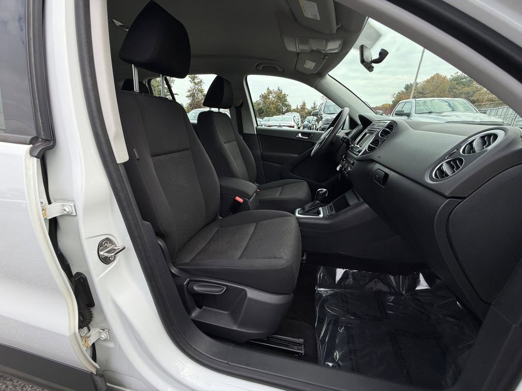Used 2018 Volkswagen Tiguan Limited image 23