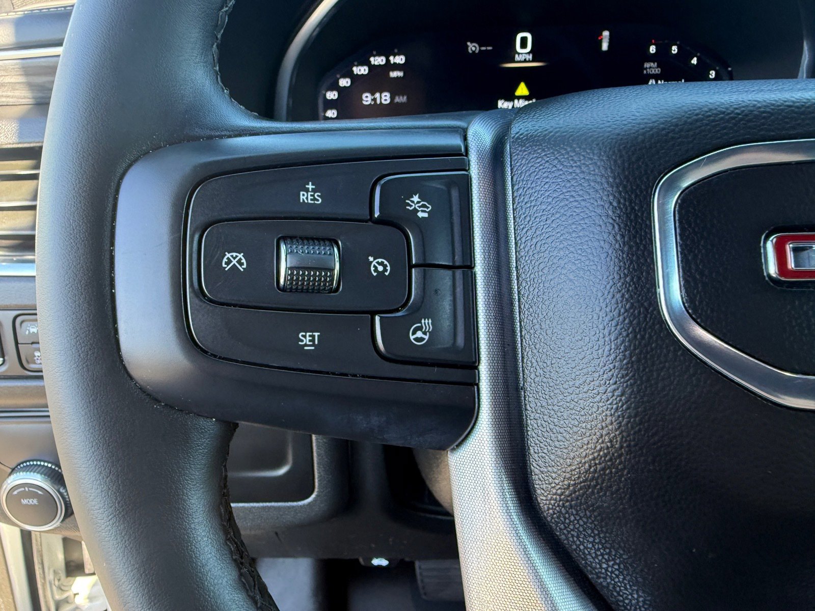 Used 2024 GMC Yukon XL SLT w/ SLT Luxury Package image 14