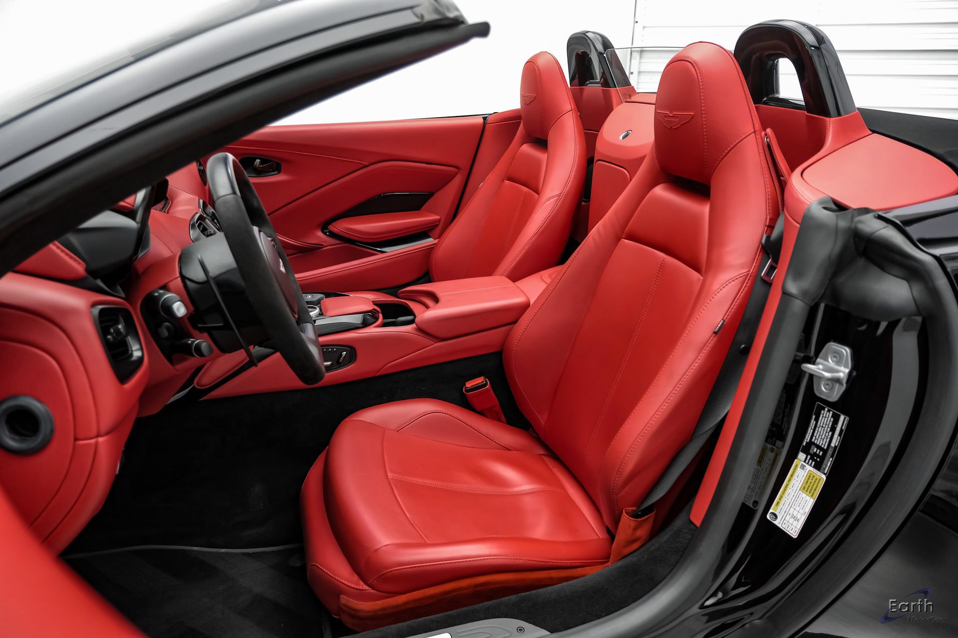Used 2022 Aston Martin V8 Vantage Roadster RWD image 43