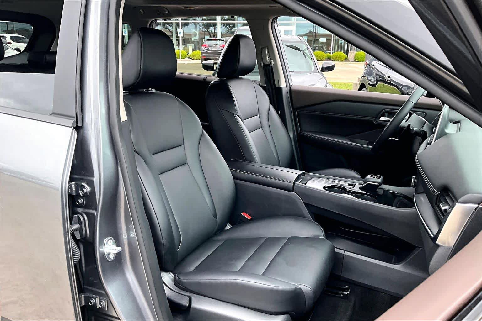 Certified 2023 Nissan Rogue SV w/ SV Premium B Package FWD image 9