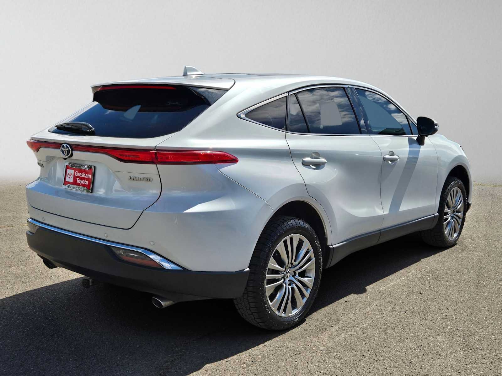 Used 2024 Toyota Venza Limited AWD/4WD image 3