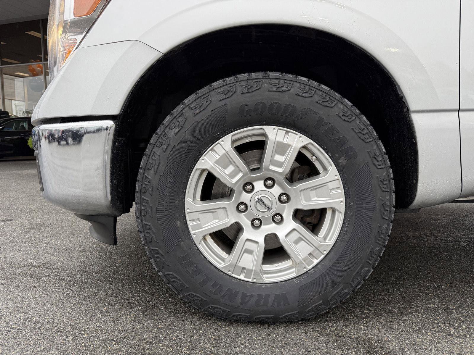 Used 2019 Nissan Titan SV image 11