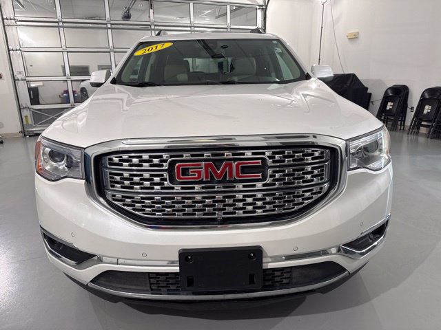 Used 2017 GMC Acadia Denali w/ Technology Package FWD image 2