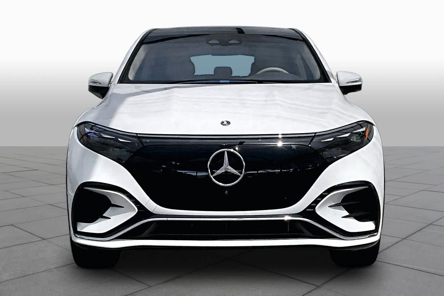 Used 2023 Mercedes-Benz EQS 580 4MATIC SUV image 3