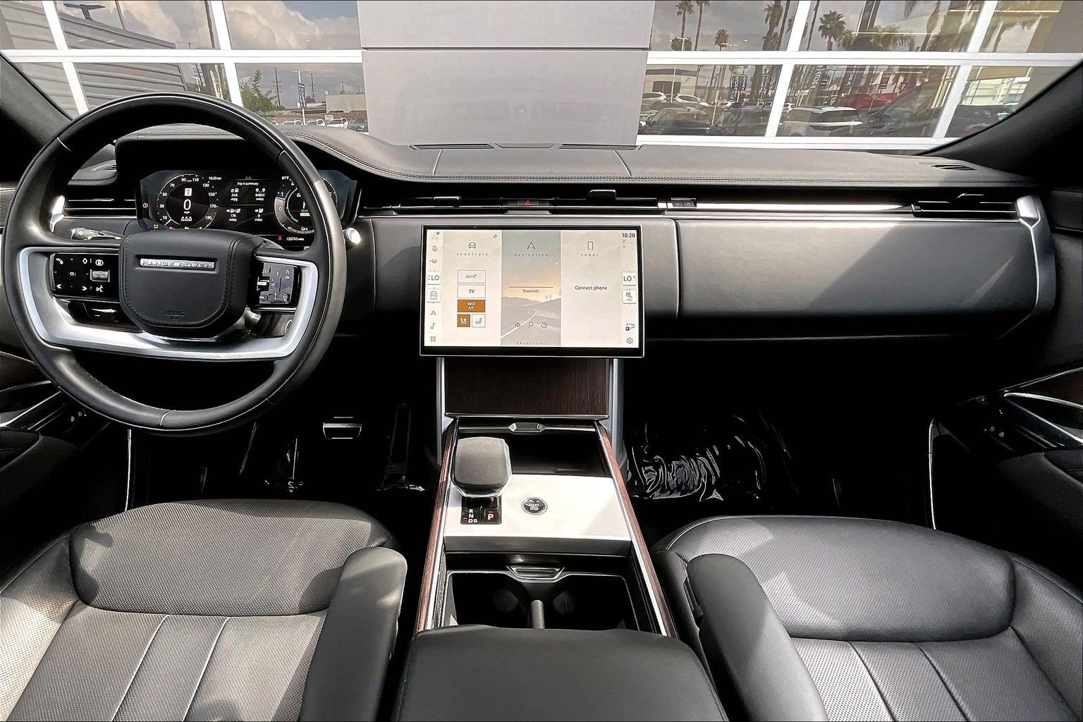 Used 2025 Land Rover Range Rover SE AWD/4WD image 14