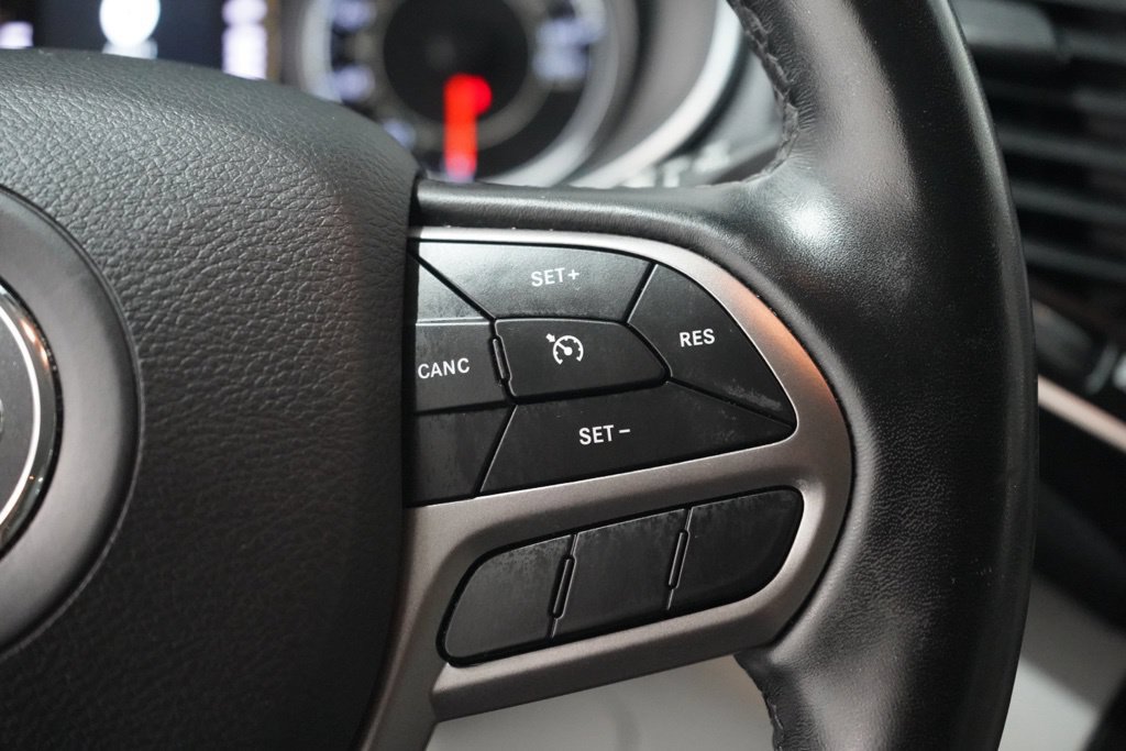 Used 2020 Jeep Cherokee Latitude Lux w/ Comfort/Convenience Group FWD image 23