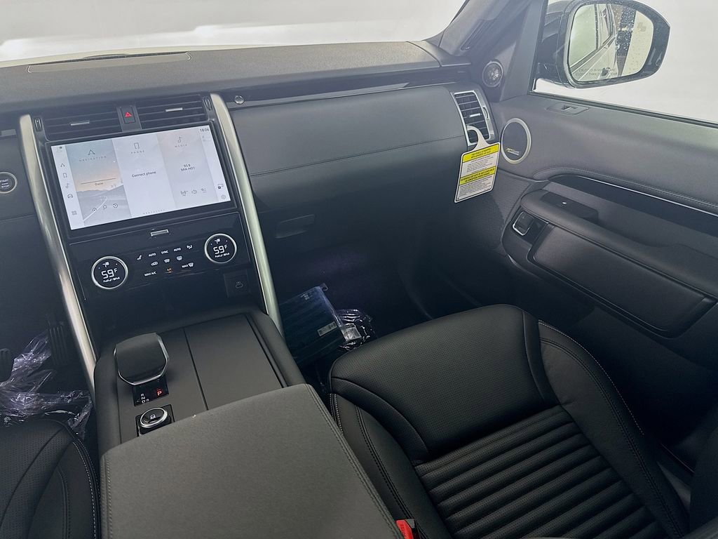 New 2025 Land Rover Discovery S image 23