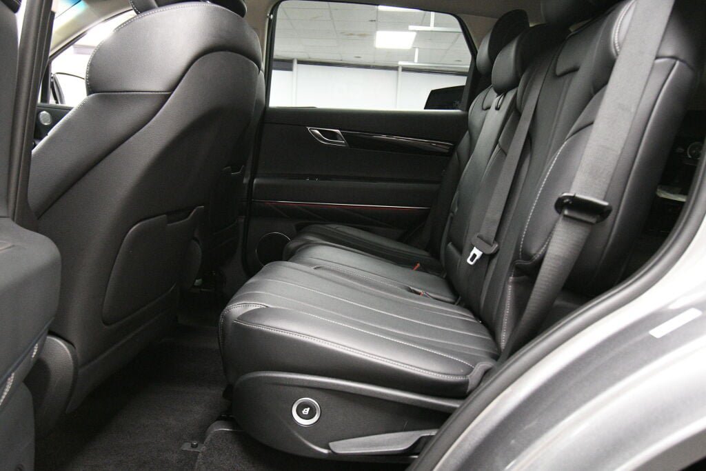 Used 2025 Genesis GV80 2.5T Standard AWD/4WD image 21