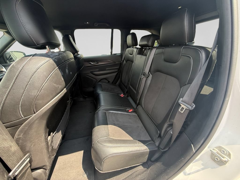 Used 2024 Jeep Grand Cherokee Altitude AWD/4WD image 38