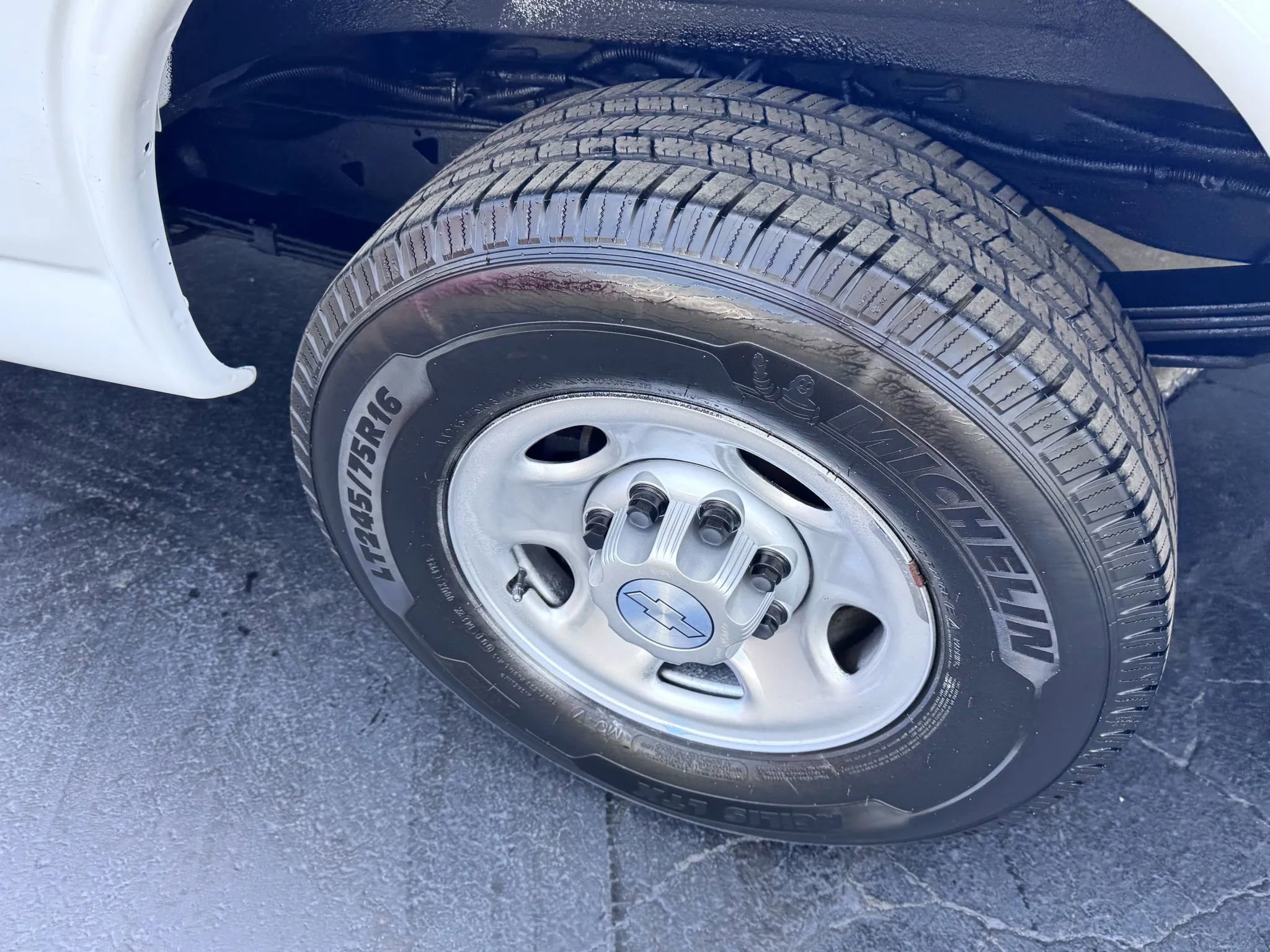 Used 2019 Chevrolet Express 2500 image 29