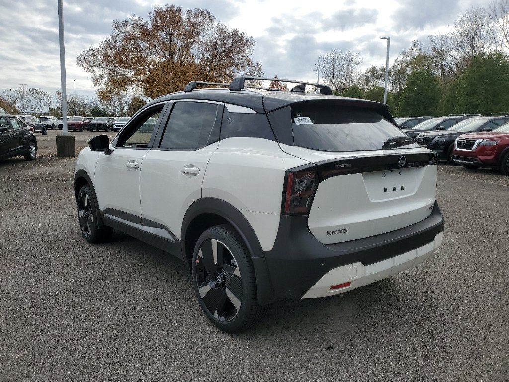 New 2026 Nissan Kicks SR w/ SR Premium Package FWD image 3