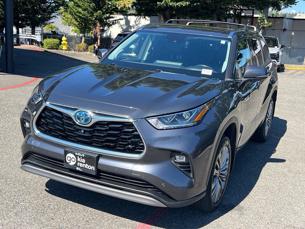 Used 2021 Toyota Highlander Platinum AWD/4WD image 3