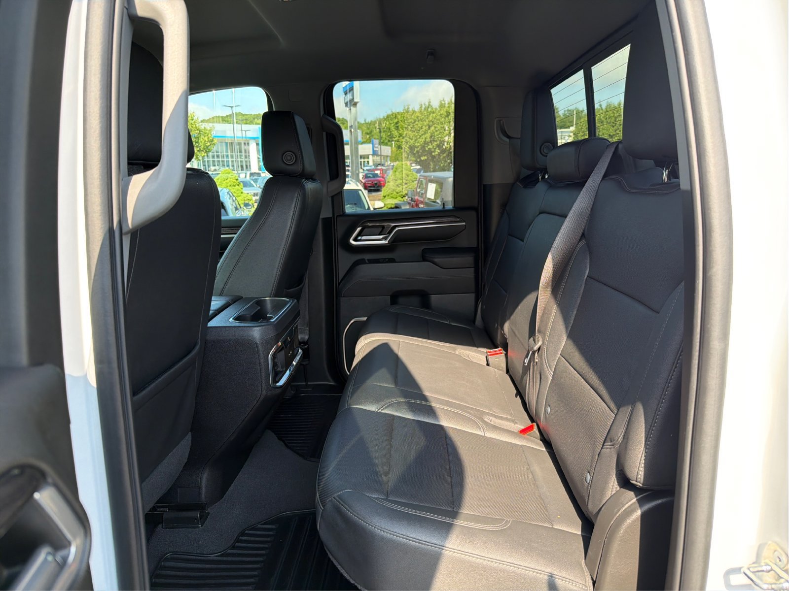 Used 2024 Chevrolet Silverado 2500 LTZ w/ LTZ Convenience Package AWD/4WD image 10