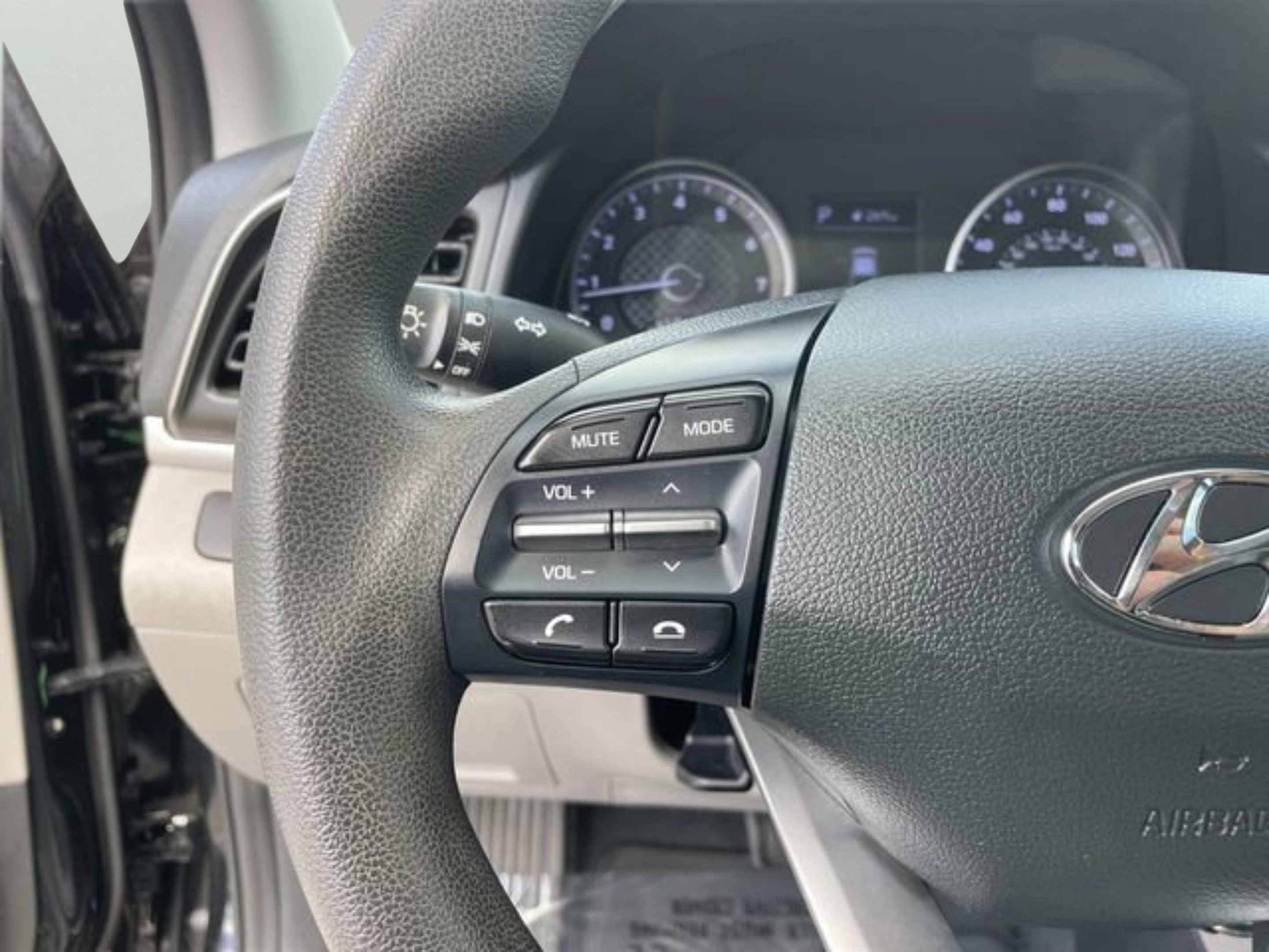 Used 2020 Hyundai Elantra SE FWD image 22