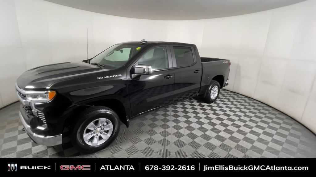 Used 2025 Chevrolet Silverado 1500 LT image 4