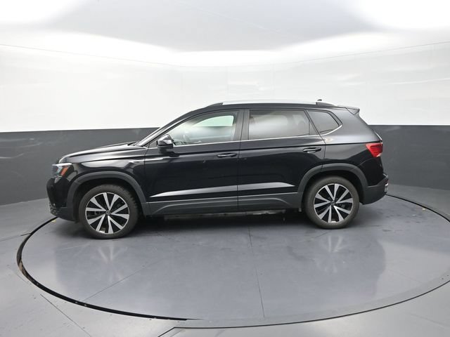 Used 2024 Volkswagen Taos SE FWD image 4