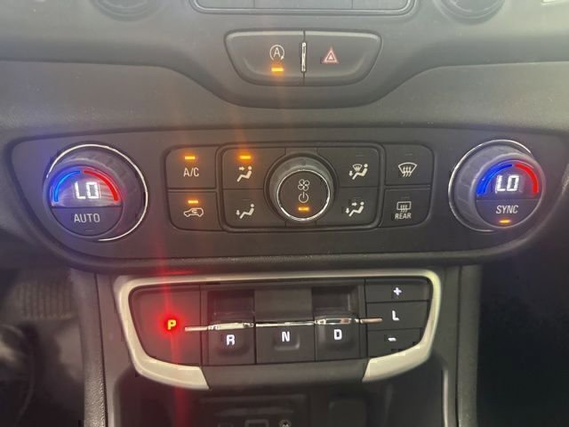 Used 2023 GMC Terrain SLT image 17