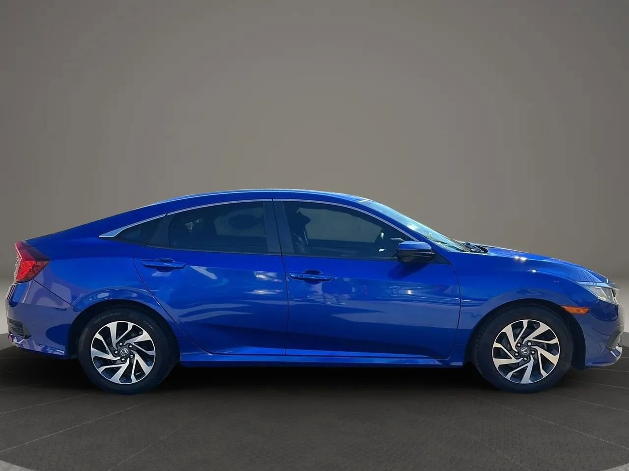 Used 2018 Honda Civic EX image 4