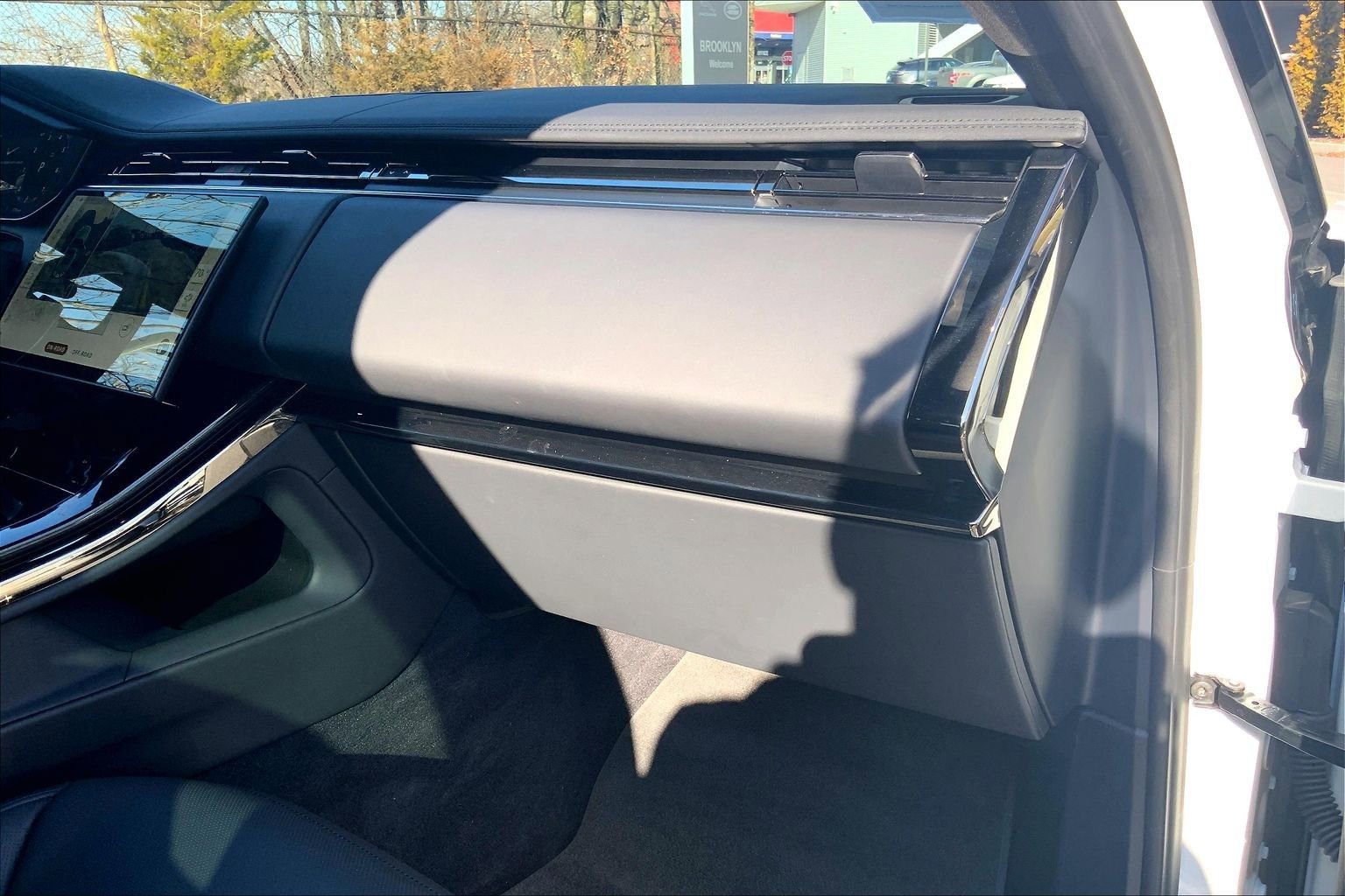 Used 2024 Land Rover Range Rover Sport SE image 18