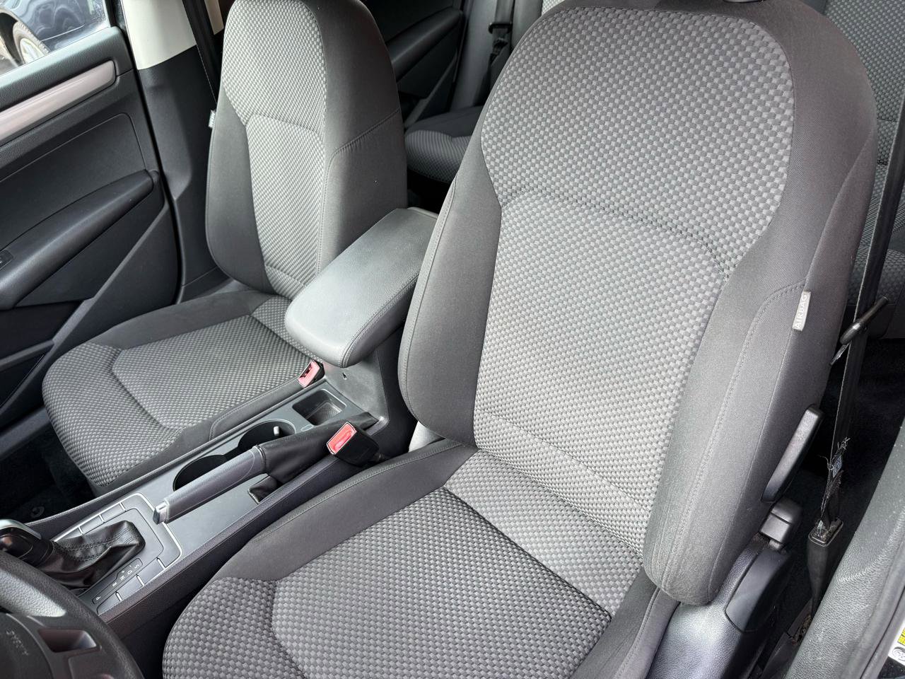 Used 2012 Volkswagen Passat 2.5 S image 6