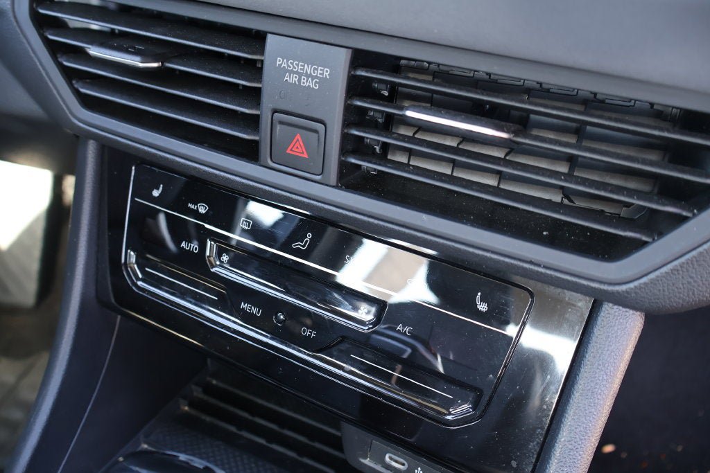Used 2025 Volkswagen Jetta SE FWD image 15