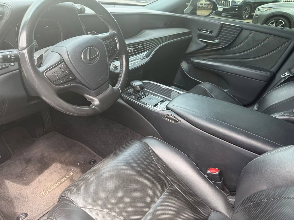Used 2018 Lexus LS 500 w/ Accessory Package (Z2) RWD image 16