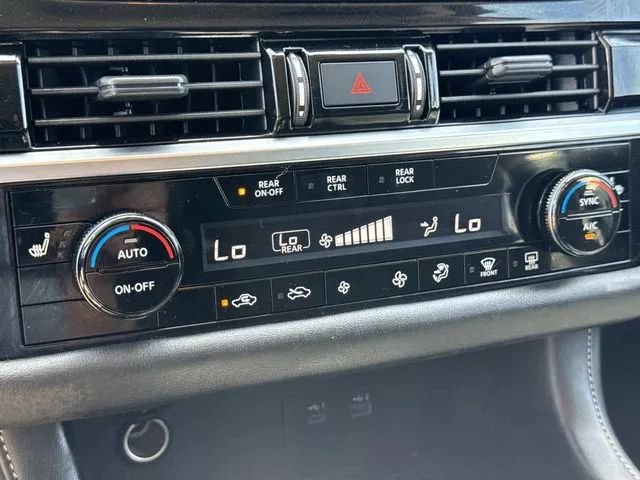 Used 2025 Nissan Pathfinder SV AWD/4WD image 41