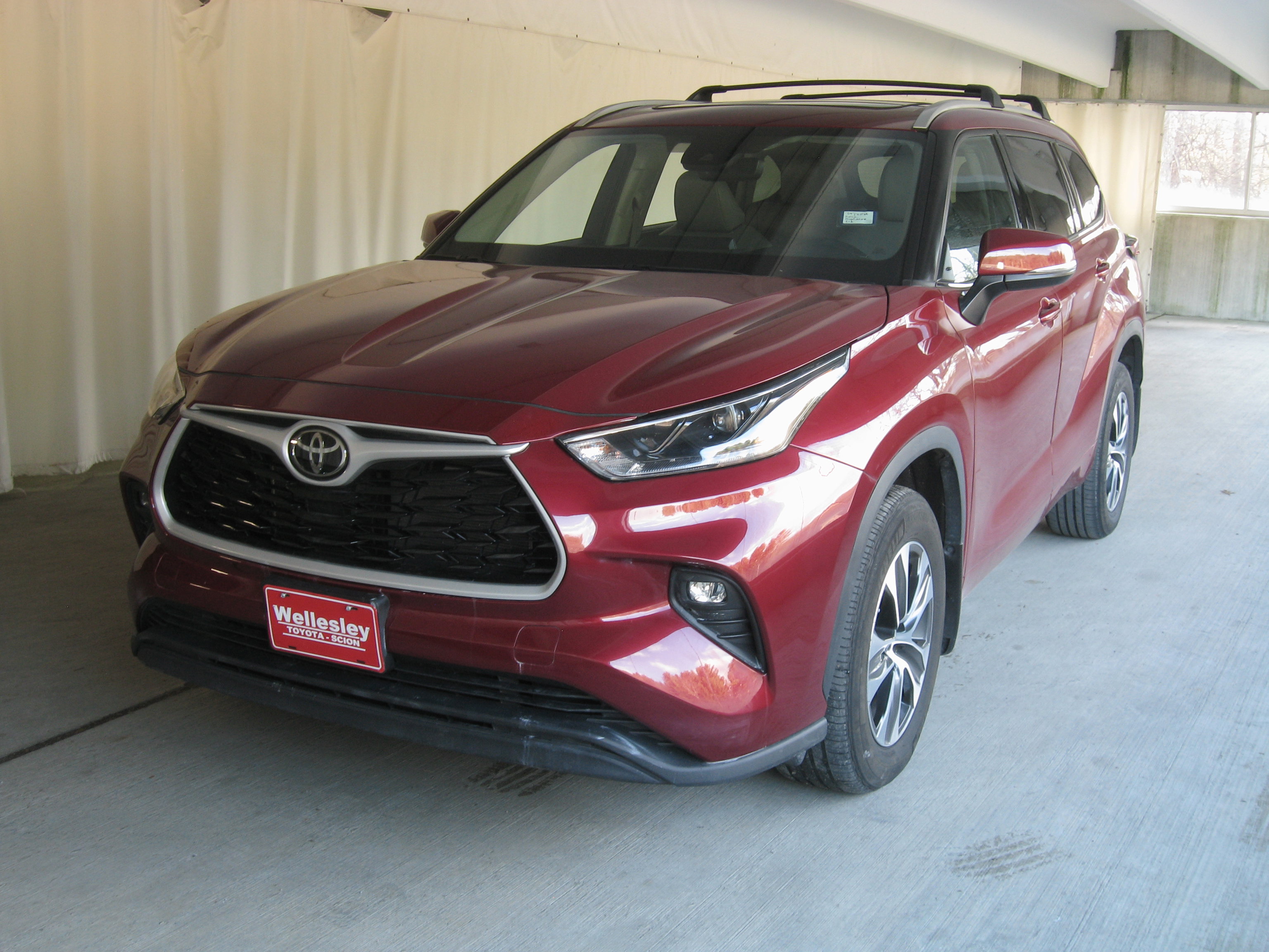 Used 2022 Toyota Highlander XLE image 27