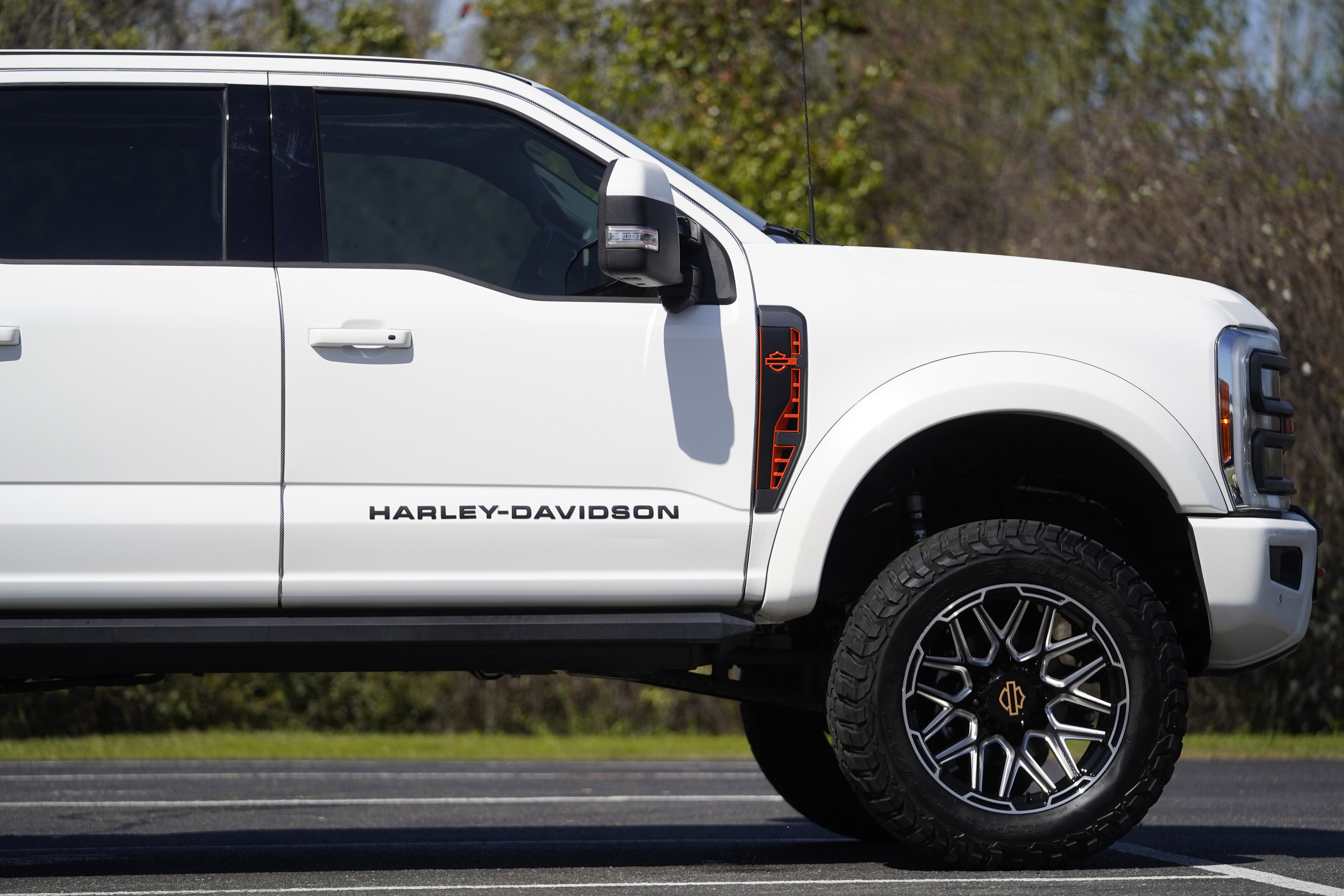 Used 2023 Ford F250 Lariat w/ Lariat Ultimate Package image 6