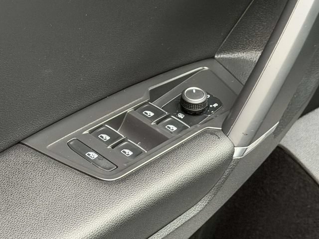 Certified 2020 Volkswagen Tiguan SE w/ Panoramic Sunroof Package AWD/4WD image 17