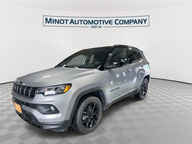 Used 2023 Jeep Compass Latitude AWD/4WD image 4