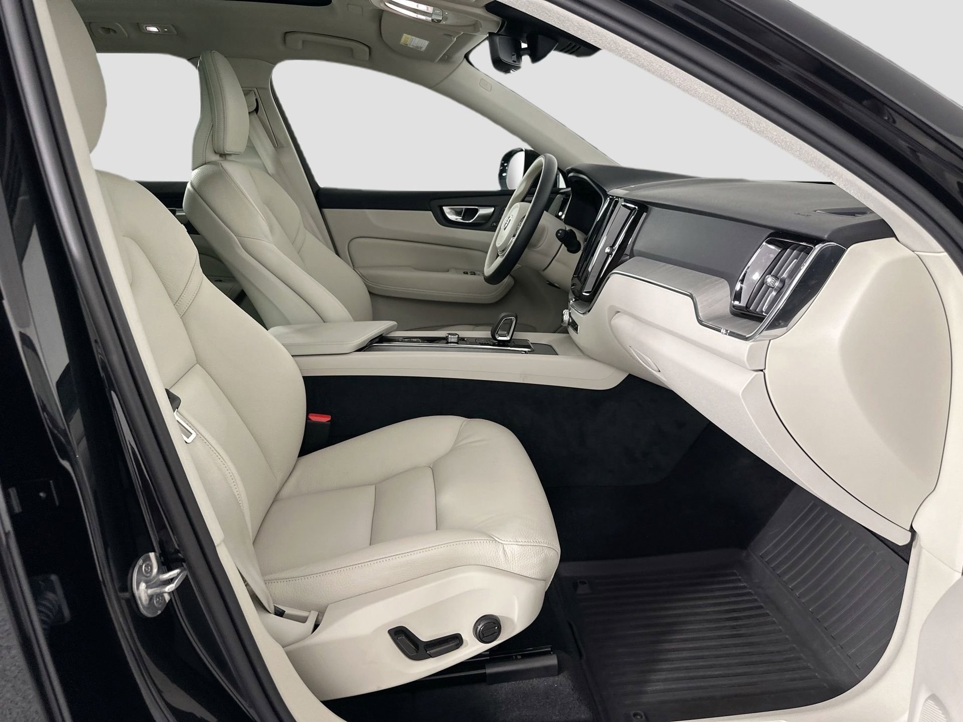 Used 2024 Volvo XC60 T8 Plus w/ Protection Package Premier image 17