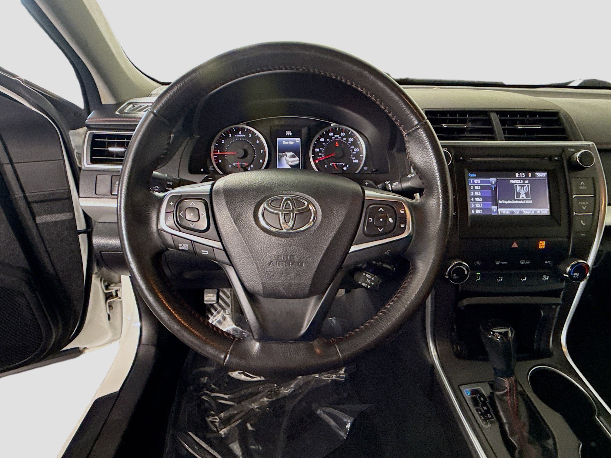 Used 2017 Toyota Camry SE w/ Moonroof Package image 13