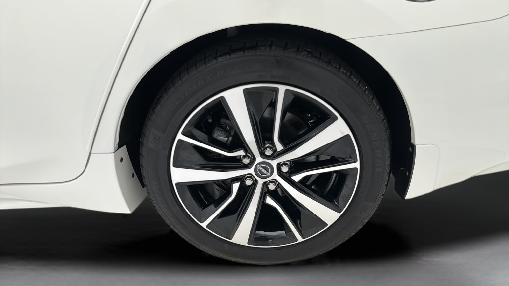 Used 2023 Nissan Maxima SV w/ Floor Mat Group FWD image 8