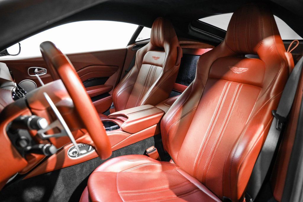 Used 2020 Aston Martin V8 Vantage Coupe image 36
