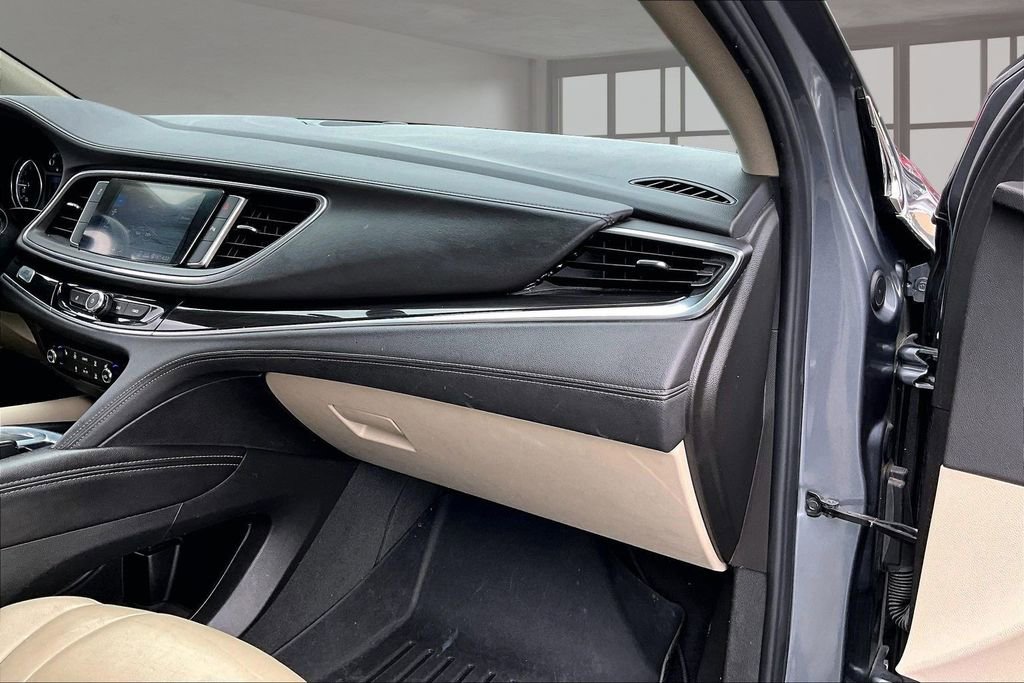 Used 2020 Buick Enclave Essence FWD image 17