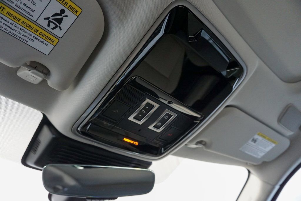 Used 2025 Land Rover Range Rover Velar Dynamic SE image 15