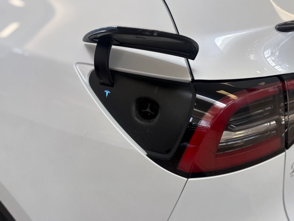 Used 2022 Tesla Model Y Performance AWD/4WD image 38