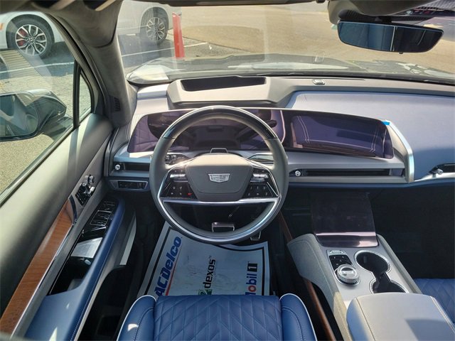 New 2026 Cadillac Vistiq Premium Luxury w/ LPO, Floor Liner Package image 8