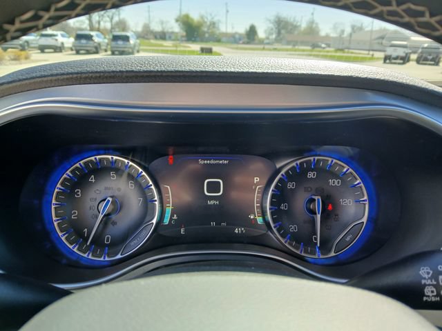 New 2026 Chrysler Pacifica Limited w/ Uconnect Theater Family Group FWD image 34
