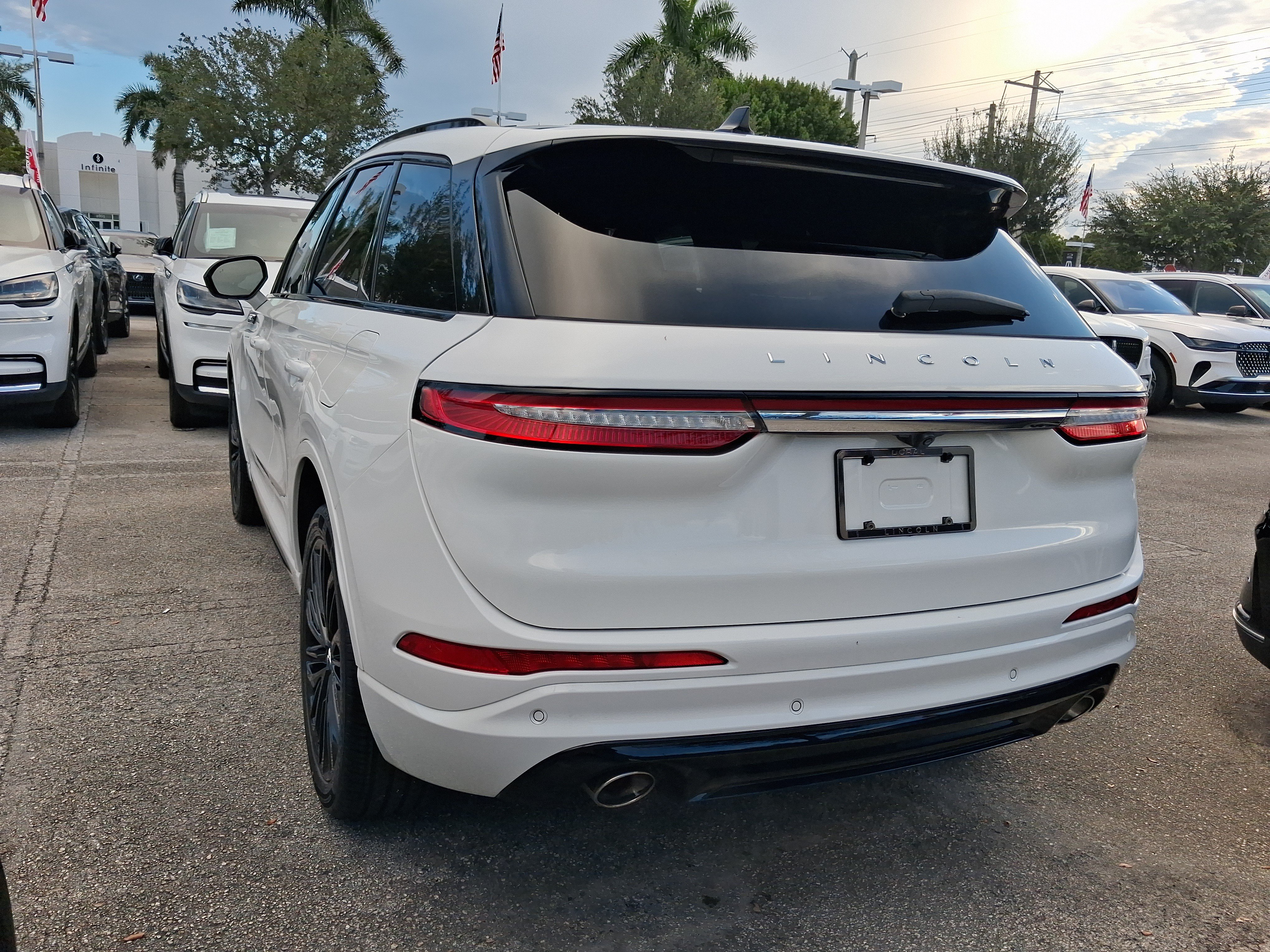 Certified 2023 Lincoln Corsair Reserve w/ Jet Appearance Package FWD image 3