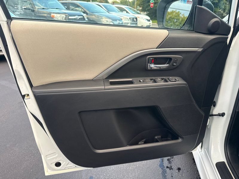 Used 2012 MAZDA MAZDA5 Grand Touring FWD image 9